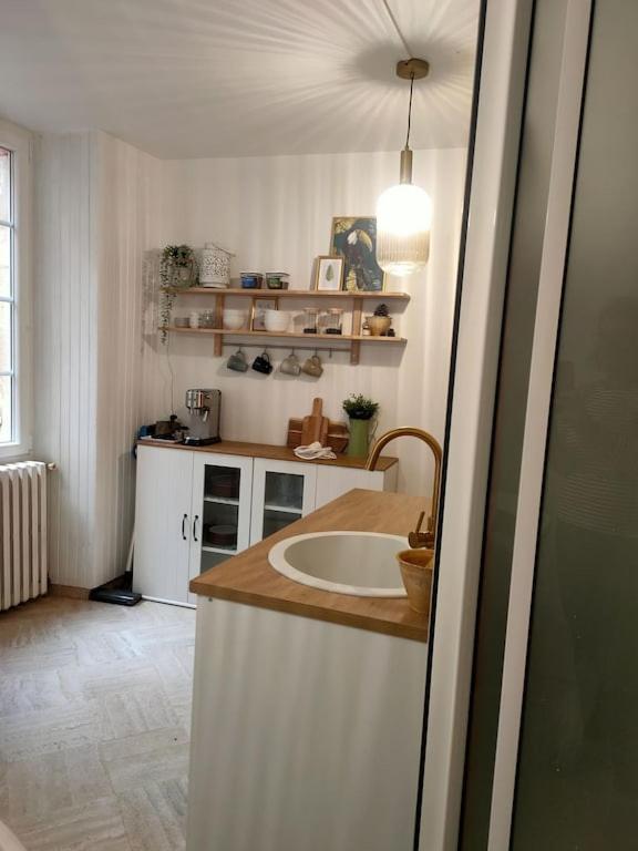 "Les Chacobins" - Appart'Etape Avec Garage Velos La Réole Extérieur photo