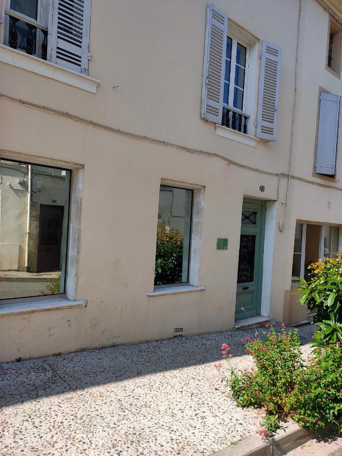 "Les Chacobins" - Appart'Etape Avec Garage Velos La Réole Extérieur photo